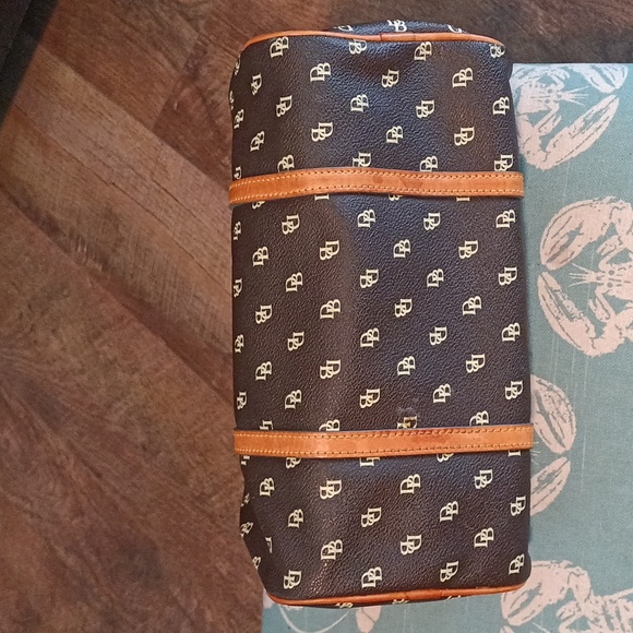 Dooney & Bourke Barrel Bag ❤️❤️❤️ - Picture 8 of 16